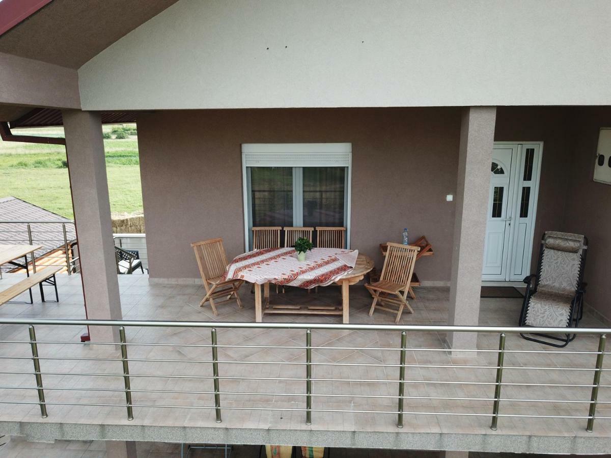 Eko Apartmani Krackovic Golubovci المظهر الخارجي الصورة