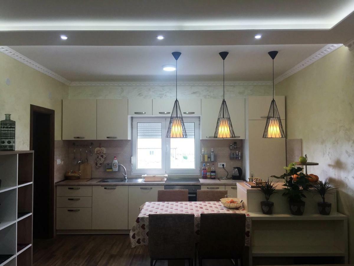 Eko Apartmani Krackovic Golubovci المظهر الخارجي الصورة